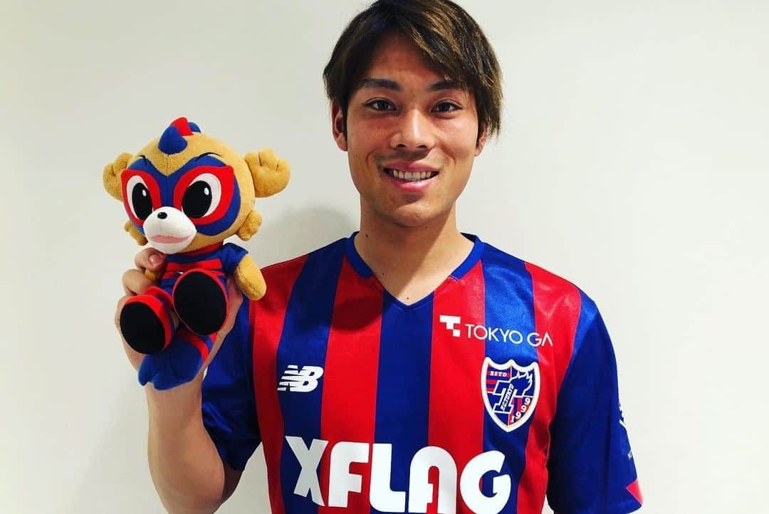 FC東京オフィシャルグッズさんのインスタグラム写真 - (FC東京オフィシャルグッズInstagram)「🤝 🔵新加入選手🔴  #渡邊凌磨 選手 「ゴールに関わるプレーは見てもらいたいですが、一番は、90分間、走り続ける、戦い続けるところは自信を持っているので、そこを見てもらいたいです」  @w_ryoma  @fctokyoofficial  #NBFootball #FC東京 #fctokyo #tokyo」1月26日 14時41分 - fctokyoofficial