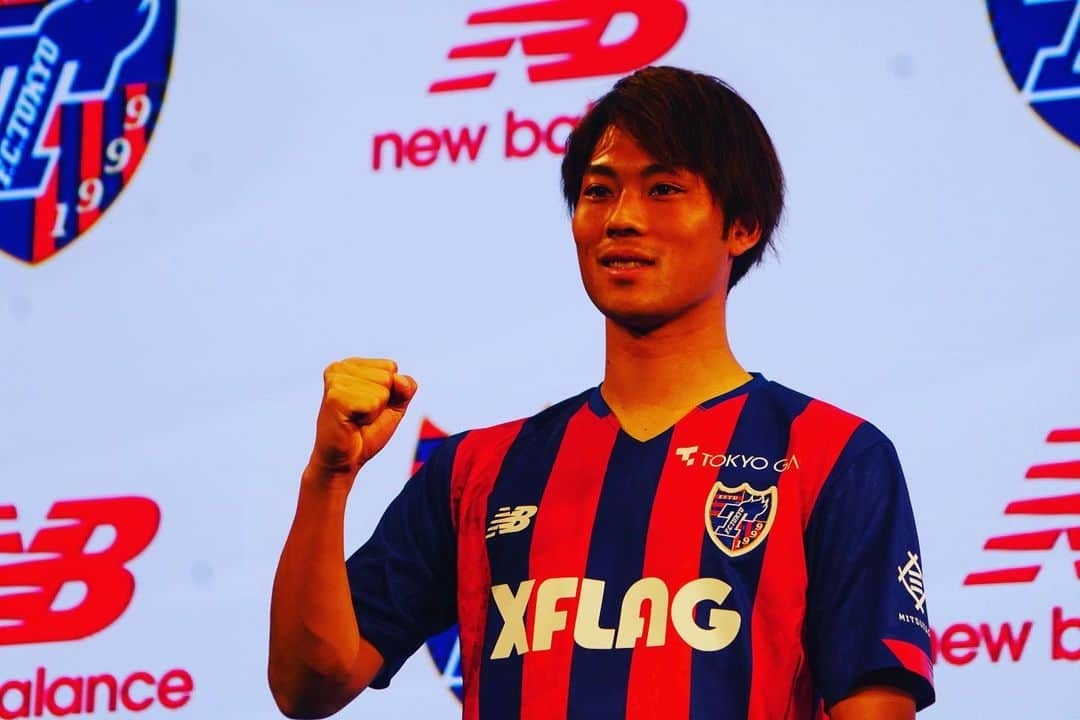 FC東京オフィシャルグッズさんのインスタグラム写真 - (FC東京オフィシャルグッズInstagram)「🤝 🔵新加入選手🔴  #渡邊凌磨 選手 「ゴールに関わるプレーは見てもらいたいですが、一番は、90分間、走り続ける、戦い続けるところは自信を持っているので、そこを見てもらいたいです」  @w_ryoma  @fctokyoofficial  #NBFootball #FC東京 #fctokyo #tokyo」1月26日 14時41分 - fctokyoofficial