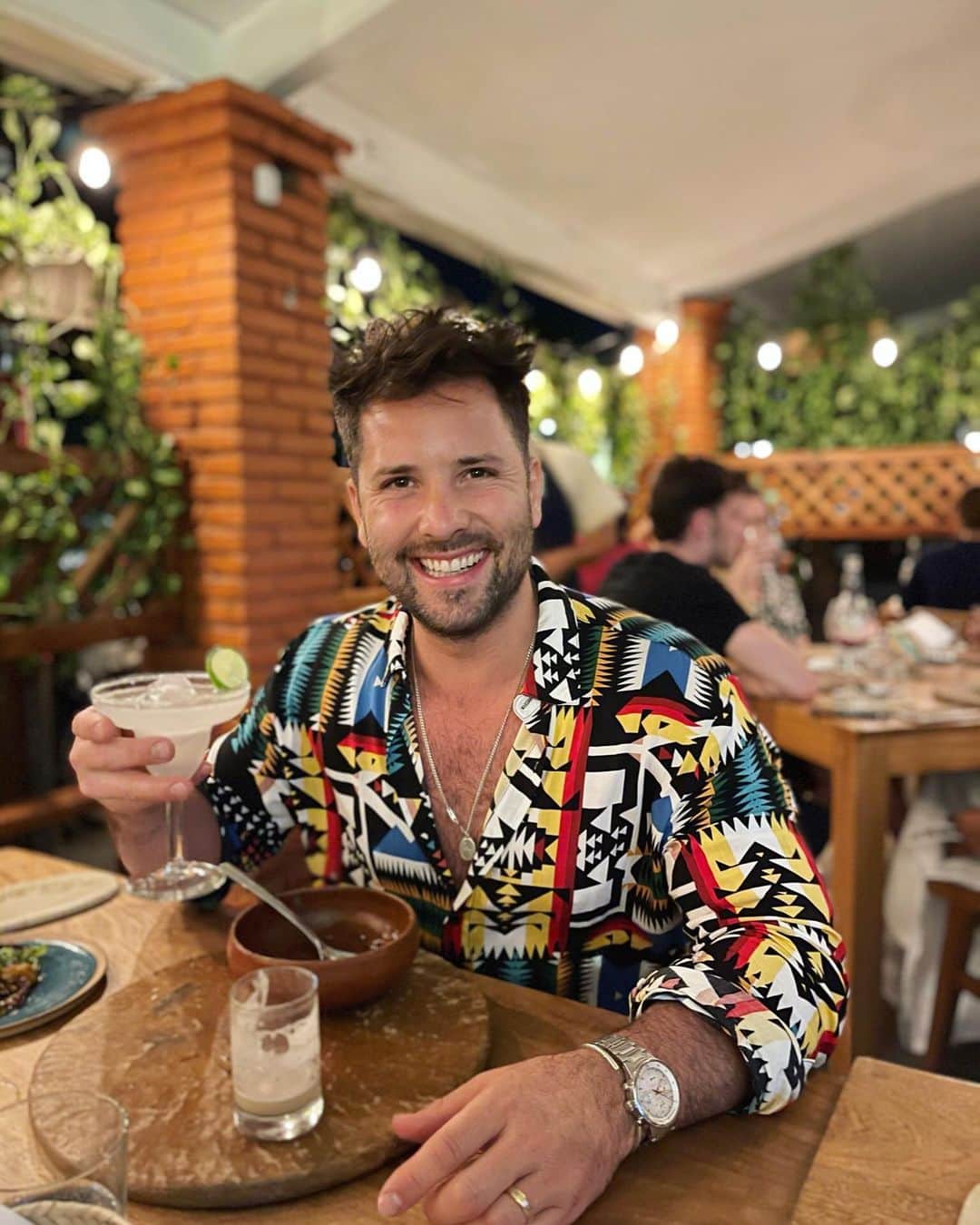 のインスタグラム：「Already missing this incredible little beach town and our fam. Still can’t believe we happened to be in town and eating at the same spots as one of my all time favorite musicians / DJ @poolside was playing and then a few nights later eating at. Small beautiful world. Photos @iralippke」