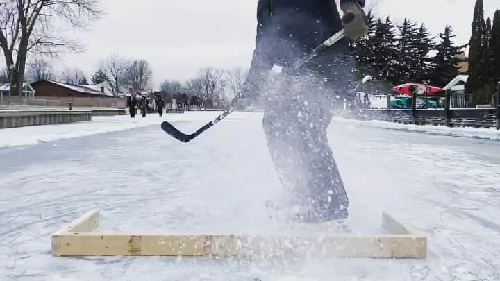 デイブ・クーリエのインスタグラム：「I love skating outdoors. So lucky to have great ice on the canal. Where do you skate? #cutitout #hockey #stillakidatheart #outdoors #icehockey #puremichigan #michiganders」