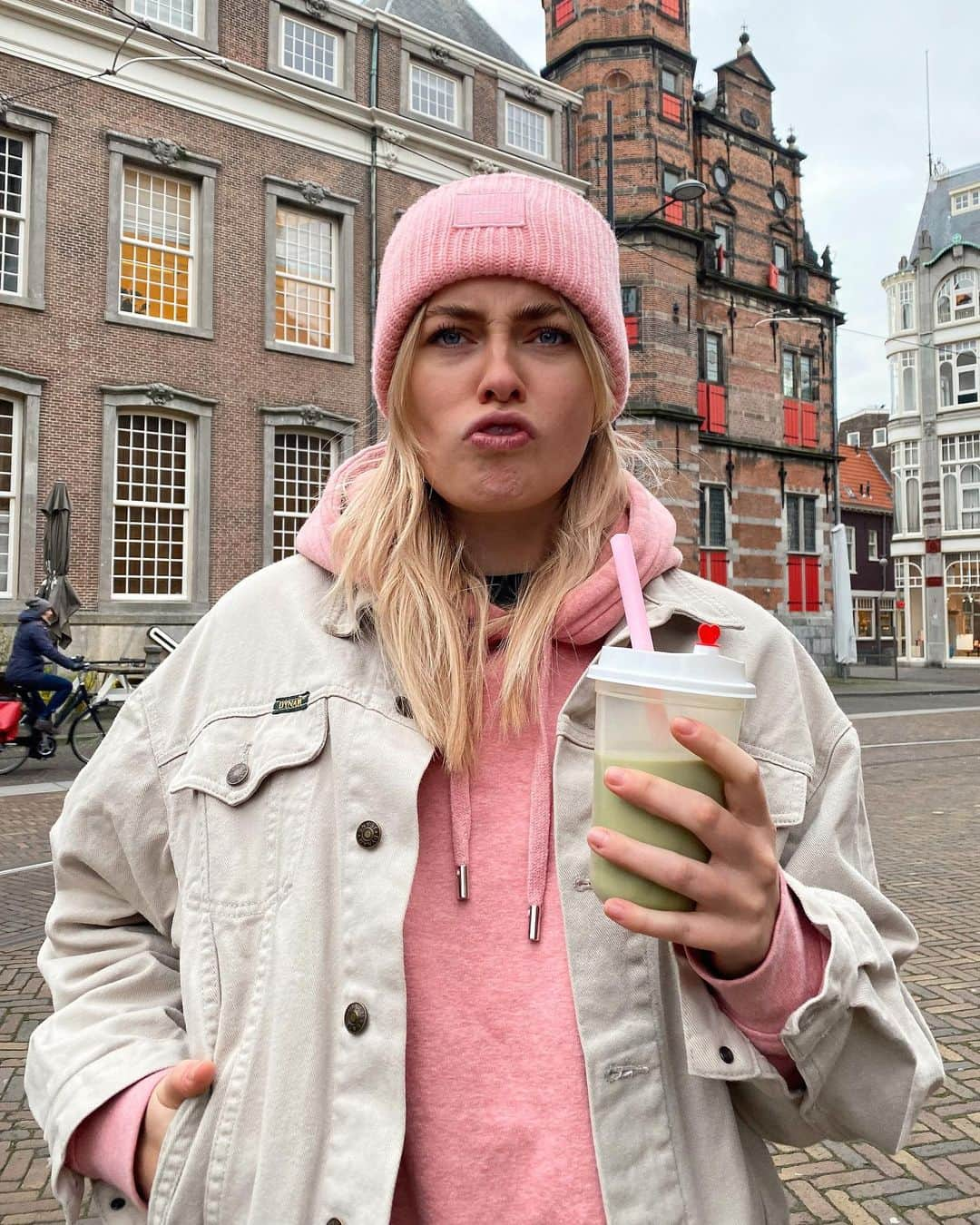 Marije Zuurveldさんのインスタグラム写真 - (Marije ZuurveldInstagram)「Ik kan nie eens normaal drinken」1月27日 1時42分 - marijezuurveld