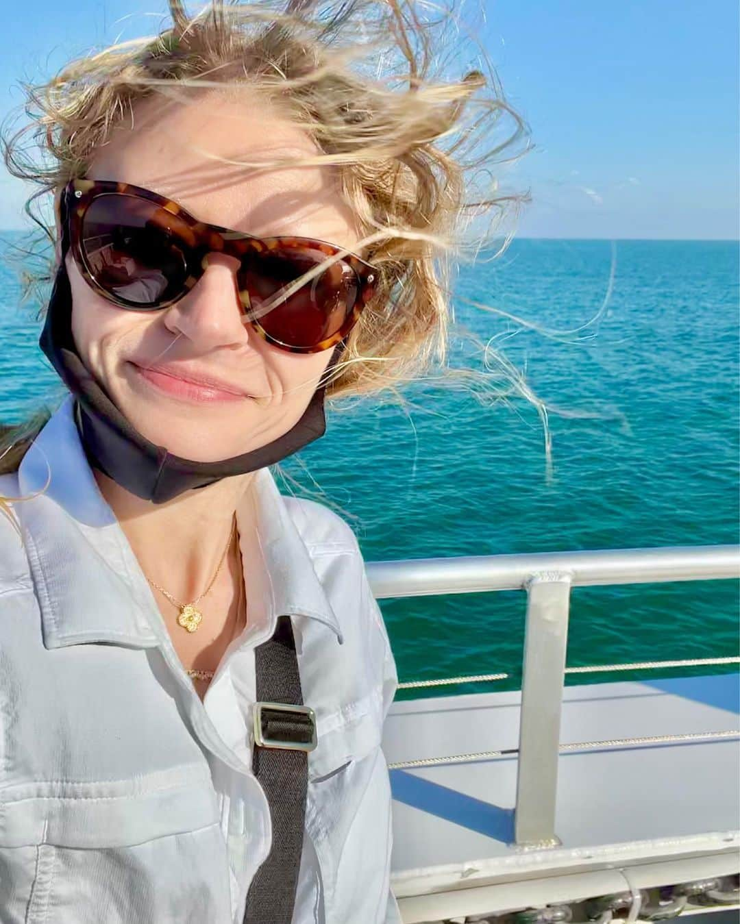 エミリー・デ・レイヴィンのインスタグラム：「If you’re ever in The Florida Keys & can get to The Dry Tortugas- DO IT! ⬆️some reasons why!!🌊🐚🦀🐠🏰   #lifeontheroad #rvlife #thegreatoutdoors #mumlife #toddlerlife #kidlife #beachlife #boatlife」