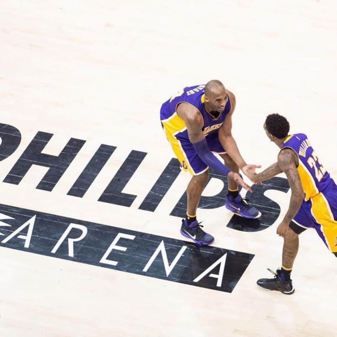 ルイス・ウィリアムスのインスタグラム：「Just so happens we in atl today! So we gone put on like we did the last time I was here with you. Forever in our hearts and minds.. long love the mamba」