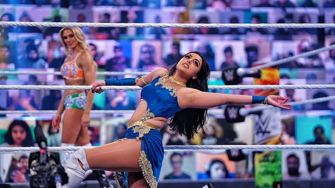 WWEさんのインスタグラム写真 - (WWEInstagram)「#SareenaSandhu is teaming up with #TheQueen @charlottewwe to take on the team of @natbynature & @itsmebayley! #WWESuperstarSpectacle」1月27日 0時40分 - wwe