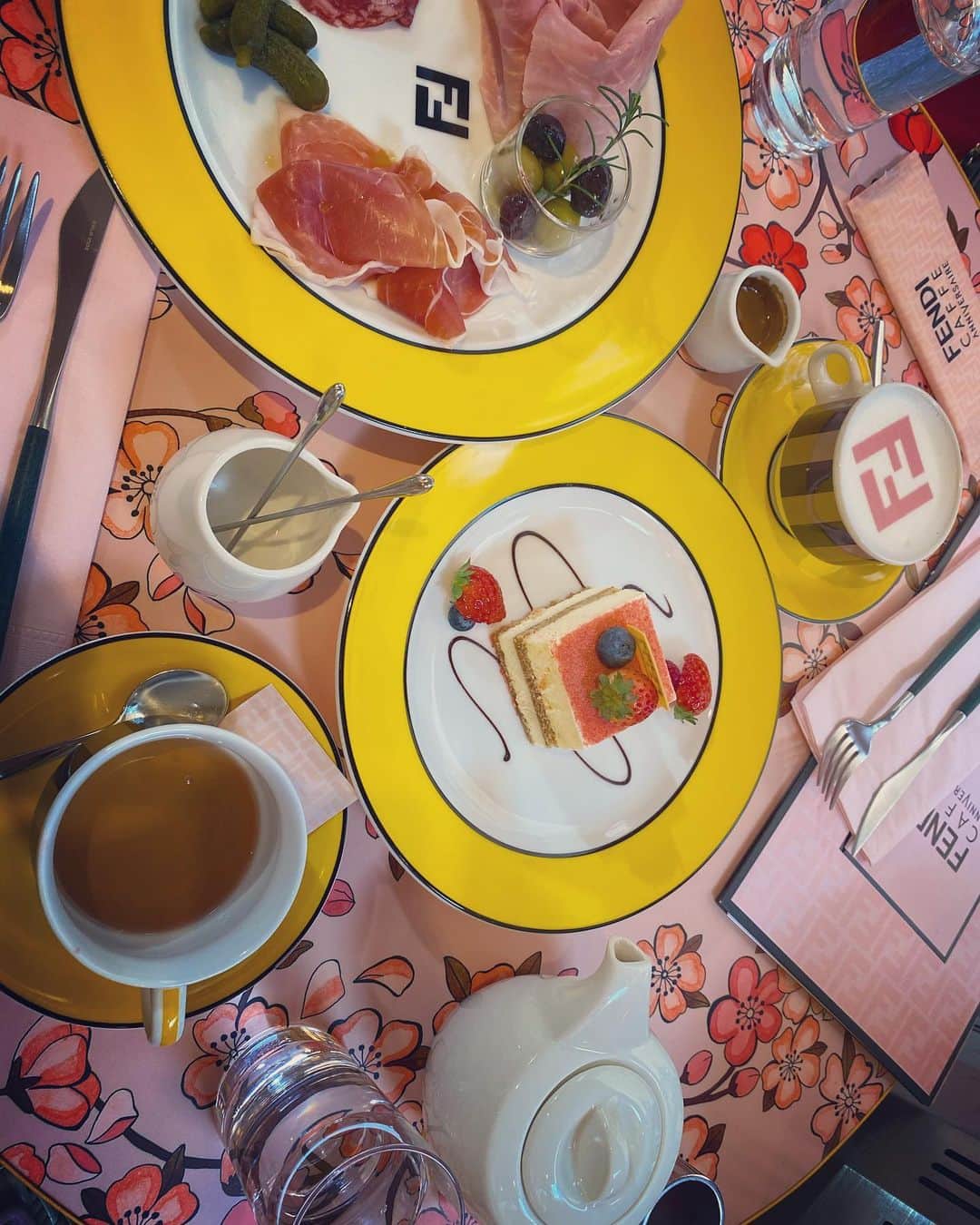 NANAMIさんのインスタグラム写真 - (NANAMIInstagram)「Tea time with BFF💕  .  @kiko_yolo17」1月27日 0時49分 - boooo1114music