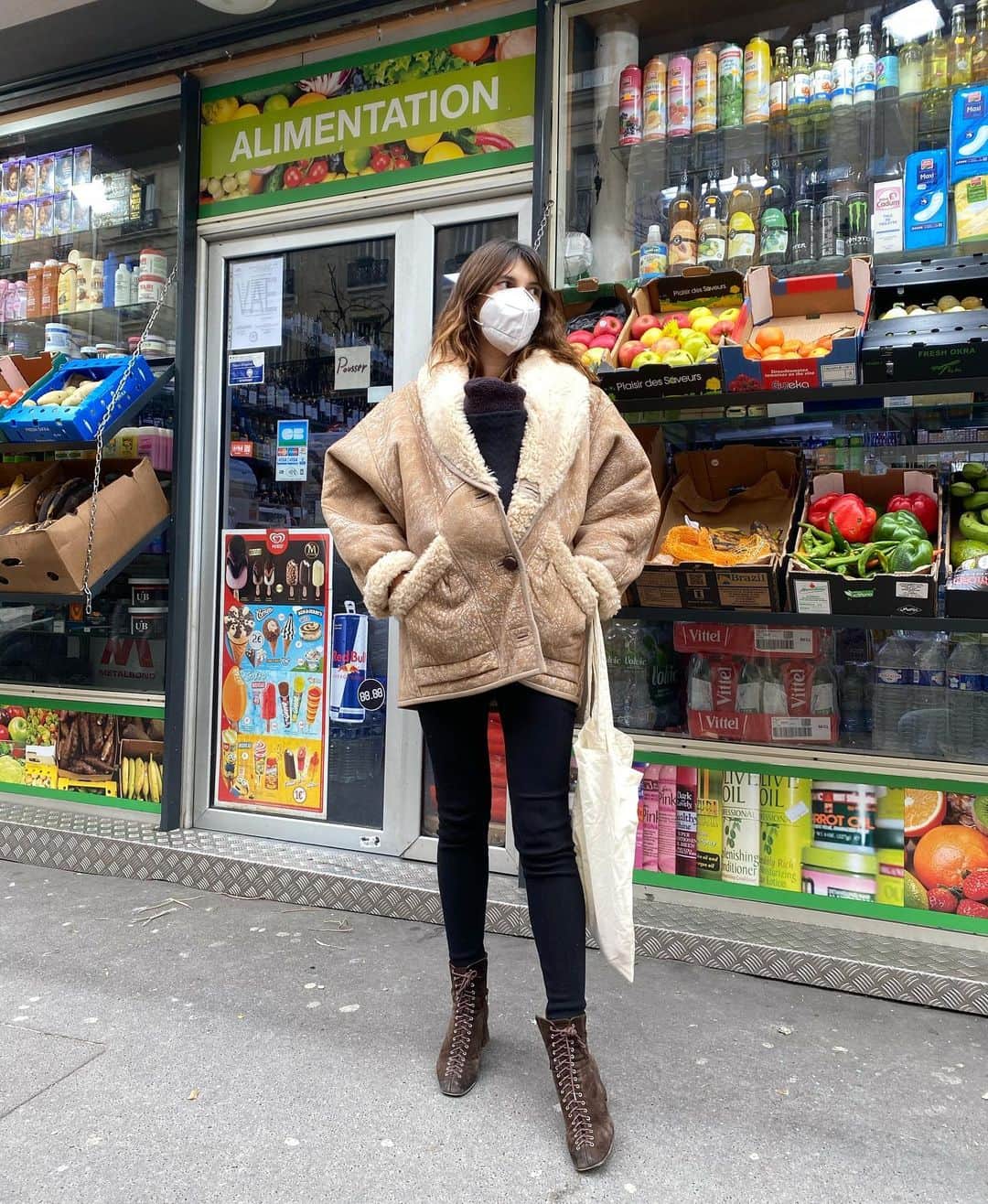 Jeanneのインスタグラム：「#whereiswaldo 🥜」