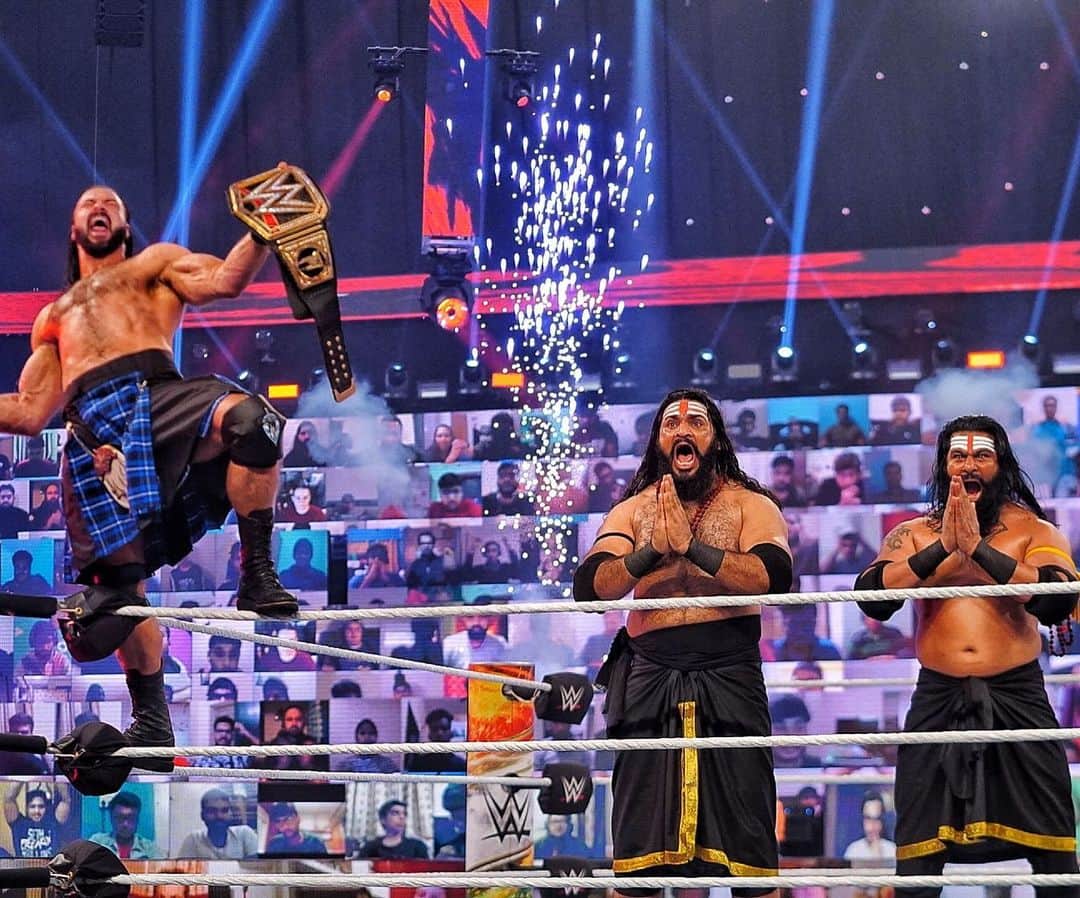 WWEさんのインスタグラム写真 - (WWEInstagram)「Woooo!!! @ricflairnatureboy introduces the main event which will see the team of #IndusSher & the #WWEChampion @dmcintyrewwe take on @jindermahal & the #BollywoodBoyz! #WWESuperstarSpectacle」1月27日 0時54分 - wwe