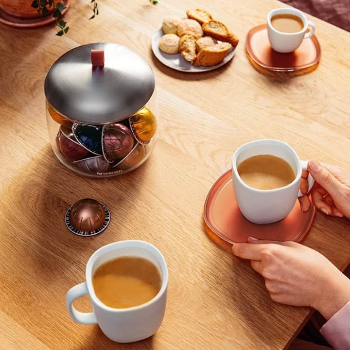 Nespressoのインスタグラム：「Pair your coffee moment today with your favorite coffee, a sweet treat, and the beautiful #LumeCollection sets.  What coffee are you having today?  #LumeCollection design: @federicabiasistudio  📷: @virginiegarnier  #Nespresso #NespressoMoments #LUMECollection」