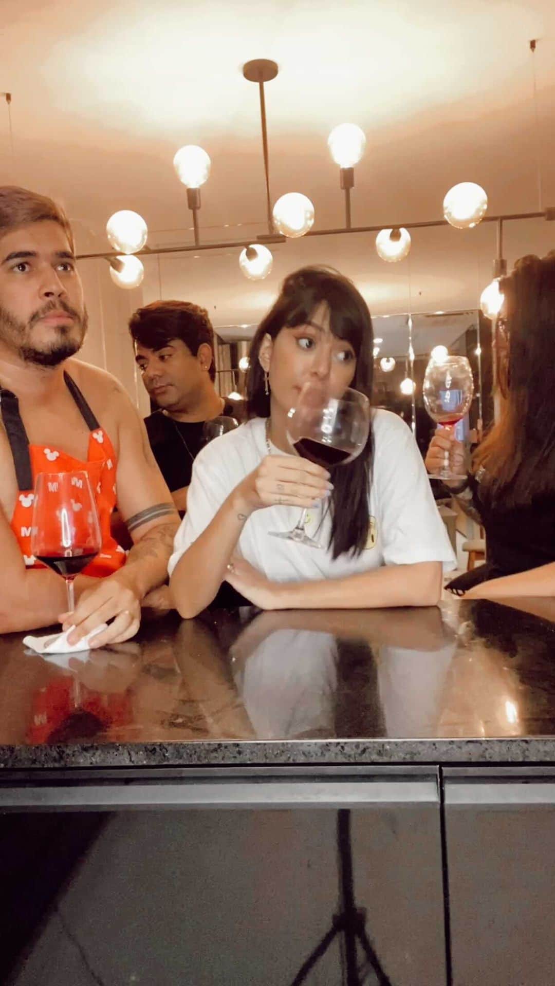 Gabriela Salesのインスタグラム：「Versão em forró melhor que qualquer outra versão kkkk Quem concorda respira 😂😂😂」