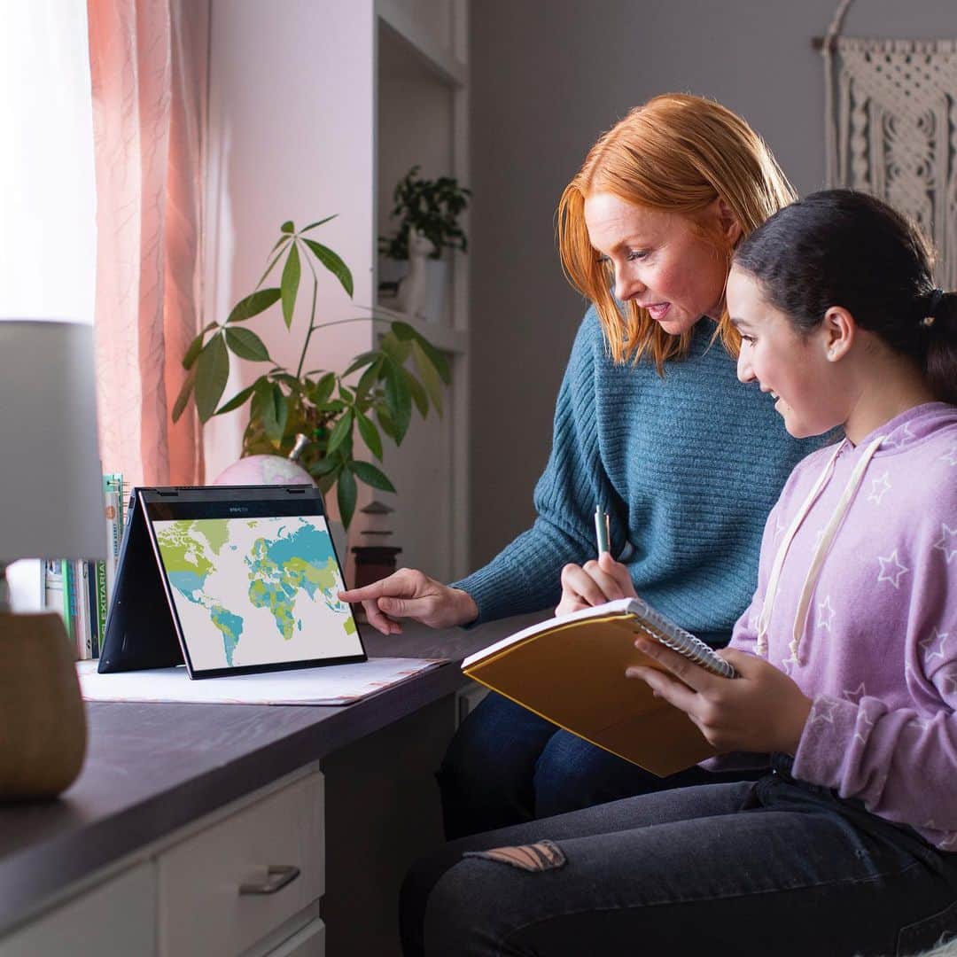 のインスタグラム：「What’s your secret to making any room feel like a classroom? Ours is super-fast Intel Wi-Fi 6.」