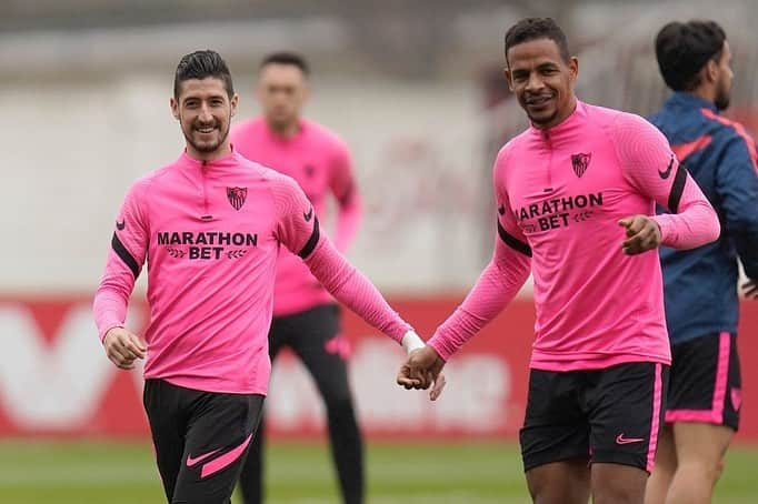 セルヒオ・エスクデロさんのインスタグラム写真 - (セルヒオ・エスクデロInstagram)「La felicidad de volver a entrenar con mis compañeros 😃 @sevillafc  #VamosmiSevilla ⚪️🔴」1月27日 1時11分 - serescudero18