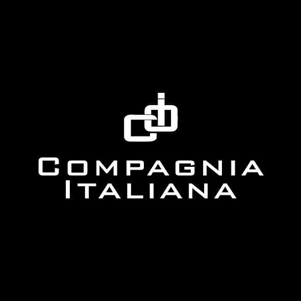 のインスタグラム：「Tagli sartoriali, tanta essenzialità e qualche decoro da scoprire. Perché l’eleganza di @compagniaitaliana è sussurrata mai ostentata.   #glam #black #elegance #essential #cool」