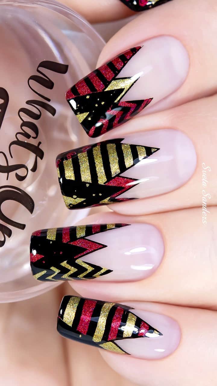 Sveta Sandersのインスタグラム：「I used products by @whatsupnails / использовала материалы от @whatsupnails :  💕 Whats Up Nails - B065 Winter Flurryland stamping plate Stamping Polishes : 💕 Whats Up Nails “Neither Noir”  💕 Whats Up Nails “Baby Karats”  💕 Whats Up Nails “Red All Over”   💕 Whats Up Nails - Magnified Clear Stamper & Scraper」