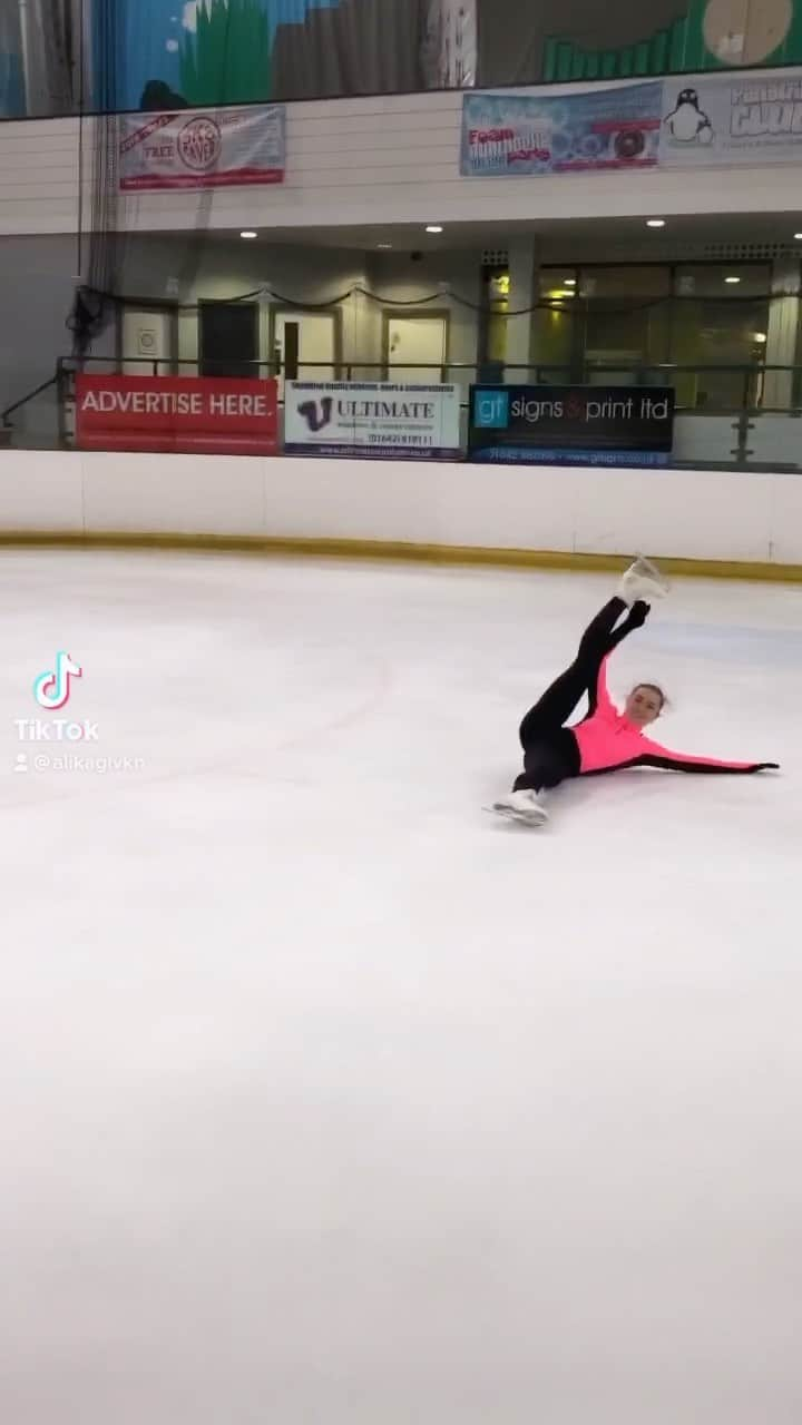 アレキサンドラ・ゴロフキナのインスタグラム：「Top 5 fails from my skating 🤪🤦🏼‍♀️😁 #skating #fails #iceskating #chiquesport #ice #training #competition #program #jumps #singletoe #fail #fall #getup」