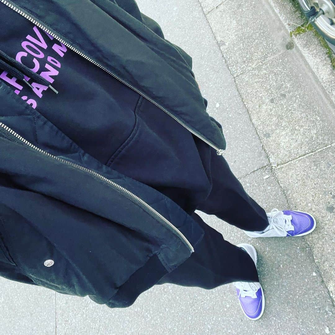 田村優太（フラチナリズム）さんのインスタグラム写真 - (田村優太（フラチナリズム）Instagram)「オリジナル配色、素材でダンクを作れるとは贅沢。 予定より3週間も早く届きました。NIKE BY YOU👟  #DUNK LOW #gray #purple」1月26日 16時39分 - yu_ta_mura