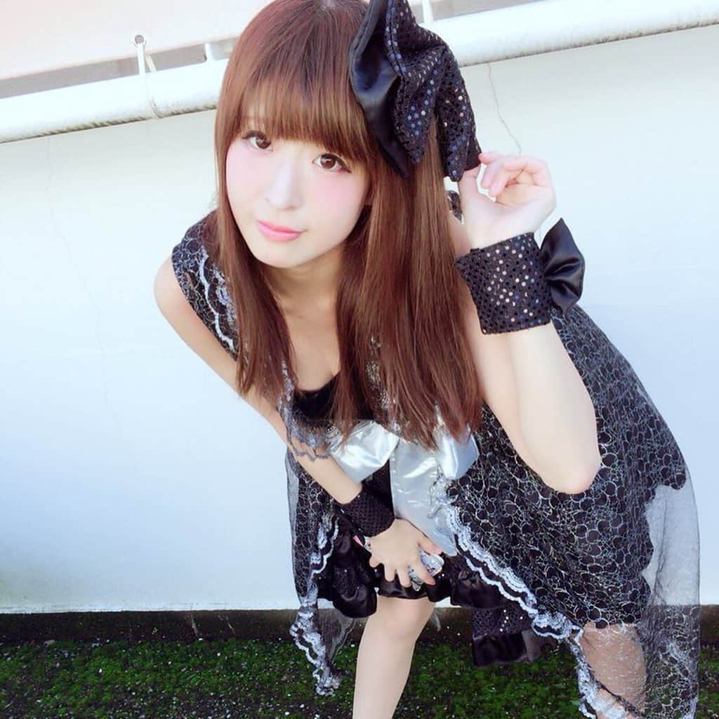 二ノ宮桃さんのインスタグラム写真 - (二ノ宮桃Instagram)「いろんな衣装着せてもらったな どれもお気に入り♡！ 1枚目はライブ前に 舞台の台本覚えてた時。 インテリぶってる😘♡  #japaneseidol」1月26日 16時51分 - momo_ninomiya