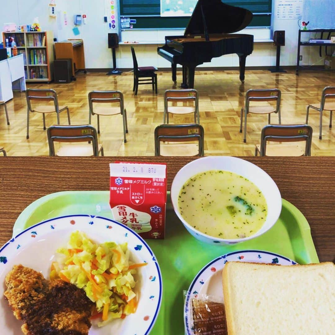 金子三勇士さんのインスタグラム写真 - (金子三勇士Instagram)「Social distancing outreach school concert & school lunch😁 #アウトリーチ #コンサート #アウトリーチコンサート  #ピアノ #学校訪問 #コロナ禍 #コロナ対策 #ソーシャルディスタンス  #小学校 #ピアノリサイタル #学校公演 #給食 #ピアニスト #金子三勇士 #東京23区 #MiyujiKaneko #pianist #outreach #concert #schoolproject #music #Japan #Ministry #CulturalAgency #文化庁 #musiceducation」1月26日 16時48分 - miyujikaneko_official