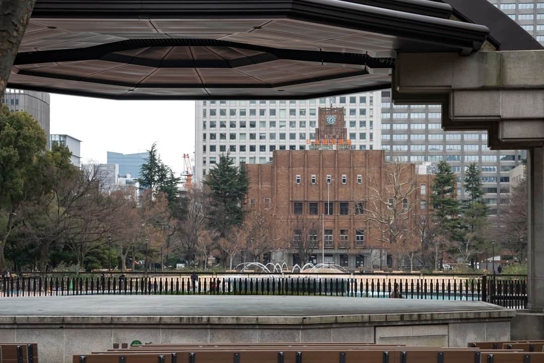 のインスタグラム：「「日比谷公園／ Hibiya park(2021.1.6撮影)」最寄り駅：日比谷駅  #大噴水  #皇居　#日比谷公会堂　#野外音楽堂　#千代田区　#日比谷線　#花壇 #tokyotokyo #tokyogram #moodygrams #jp_gallery #ptk_japan #gdayjapan #realtokyo #beautifuldestinations #tokyojapan #instatokyo #loves_nippon #phos_japan #bestjapanpics #cooljapan #japan_of_insta #photo_jpn #illgrammers #景色 #東京 #Tokyo #东京 #도쿄 #tokyogood」