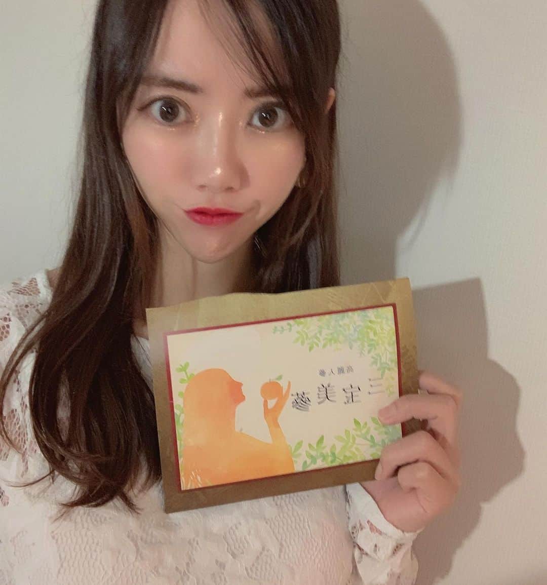 hina2221のインスタグラム：「みなさん体調などは崩されていないですか？  私は風邪ひきやすいからいつもサプリ常備してます😋 これチューブタイプでちゅーって飲めますし、 ﻿小さいからバッグに入れて持ち歩けるから忘れることがなくておすすめ👜﻿ そしておいしい…🥕✨﻿ ﻿ .﻿ #健康食品 #三宝美人 #韓国美容 #高麗人参 #pr #漢方ダイエット #美容」