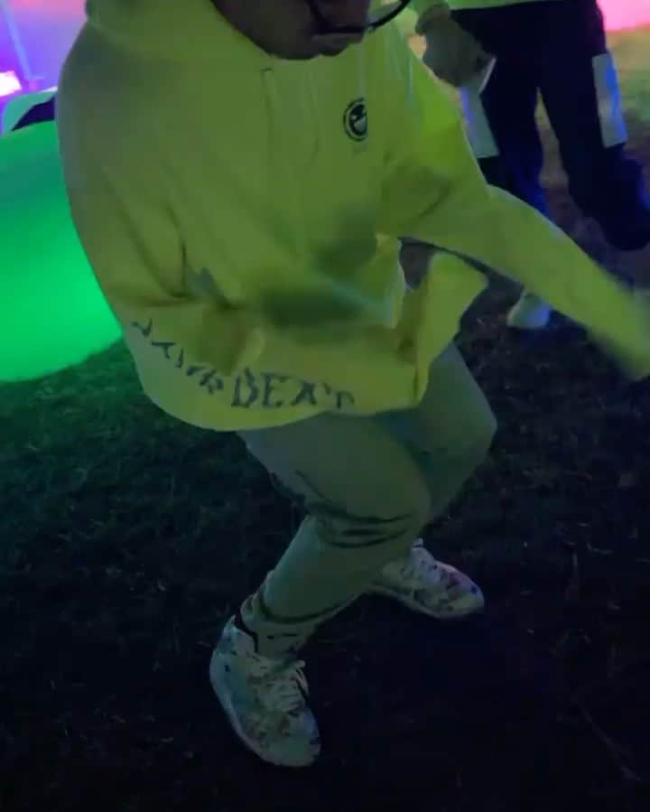 ヤンデルのインスタグラム：「En verda la energia ⚡️de @sour_beat es otra cosa! Papi Dios te bendiga! Que bien la pasamos de eso se trata la vida, disfrutar cada momento! Feliz cumpleaños sabes que te amo y eres un orgullo para nosotros!」