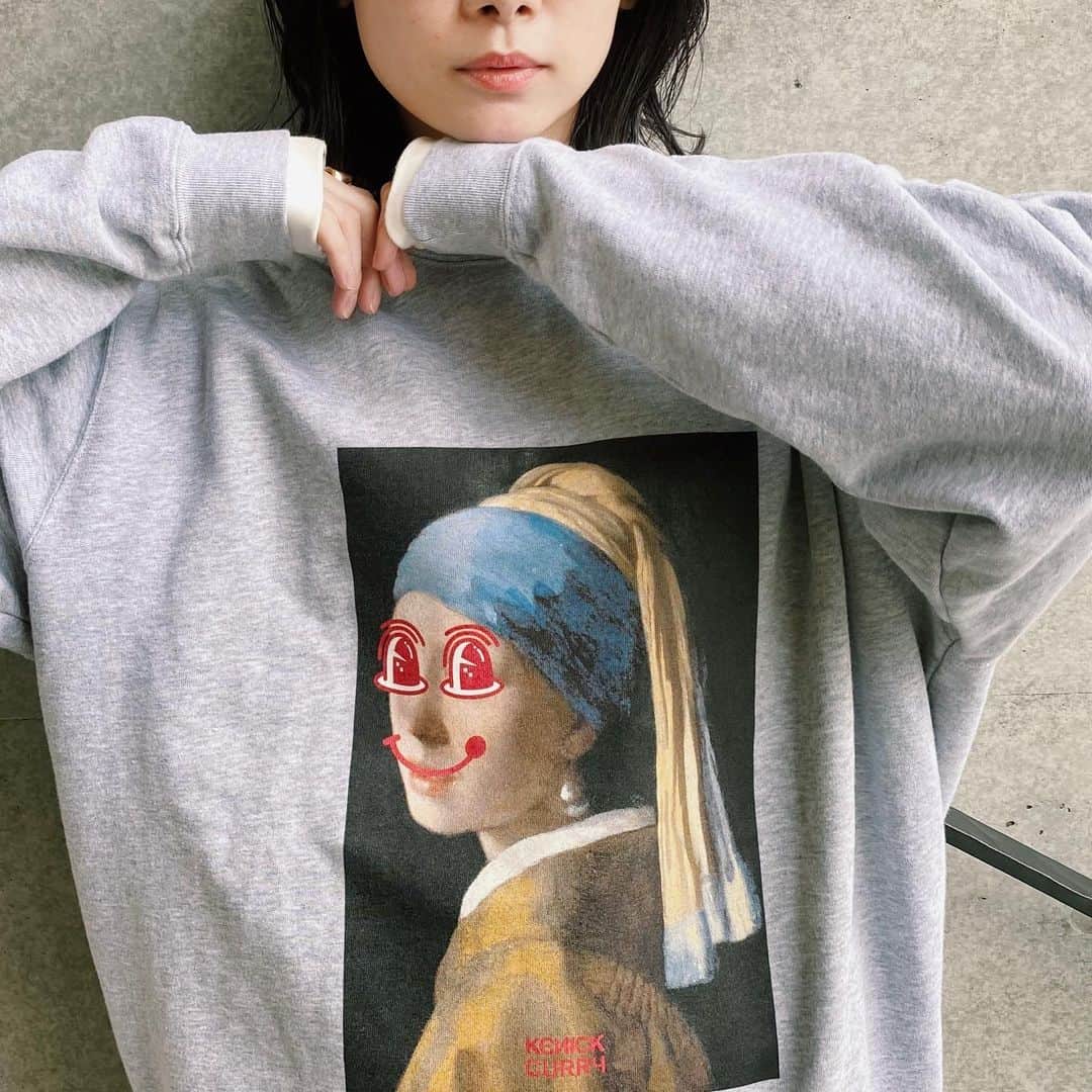 荒井愛花さんのインスタグラム写真 - (荒井愛花Instagram)「メンテナンス日でした🐋 毎月同じカラーにしてもらってます…◯ 自然な髪色が今の気分。 ▶︎ @zuma227   めずらしい7角形の眼鏡😍 もうめちゃくちゃお気に入り… 昨日ストーリーにもあげた  ▶︎ @resee.official   もうお世話になって7.8年？ 大好きなカレー屋さんのトレーナー🍛 ▶︎ @kenickcurry   自分が好きなもの•好きな人達に囲まれるとハッピーになれる☺️ “自分の機嫌は自分でとる” 簡単そうで案外難しい… 日々どんな大きさの幸せも大切にしたいなぁ◯  #newcolor #マナカのフク」1月26日 17時13分 - maaanyaka