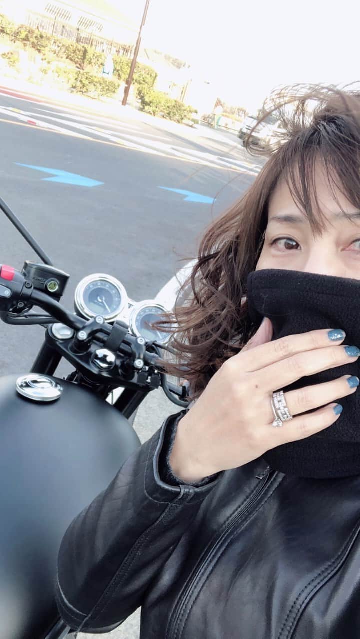 のインスタグラム：「#練習 #トライアンフ東京ベイ  #トライアンフボンネビルt120  #triumph  #初心者  #トライアンフ #大型バイク女子 #バイカー #バイク  #バイク女子 #バイク女子フォト  #バイク女子部  #女性ライダーと繋がりたい  #バイク好きな人と繋がりたい  #ママモデル #bike #ladysbike  #アラフィフ  #女子ライダー」