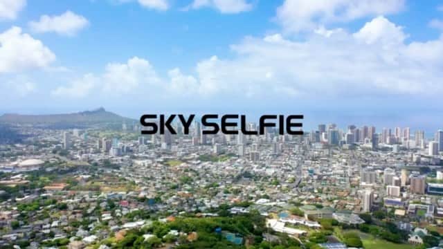 鮎河ナオミのインスタグラム：「スカイセルフィー🛸 ドローンって楽しい！！ . #skyselfie #drone #dronephotography #dronevideo #dronefun #hawaii #okinawa」