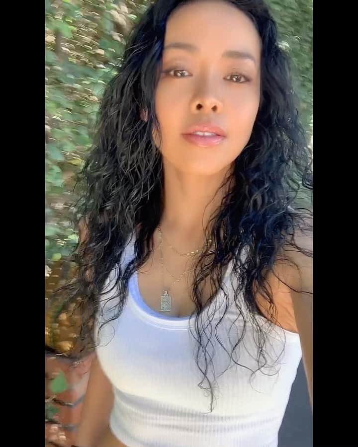 マアサ・イシハラのインスタグラム：「🦋🌱🌱Nature🌱🌱🌱🦋  Wave perm by @chiyukihair」