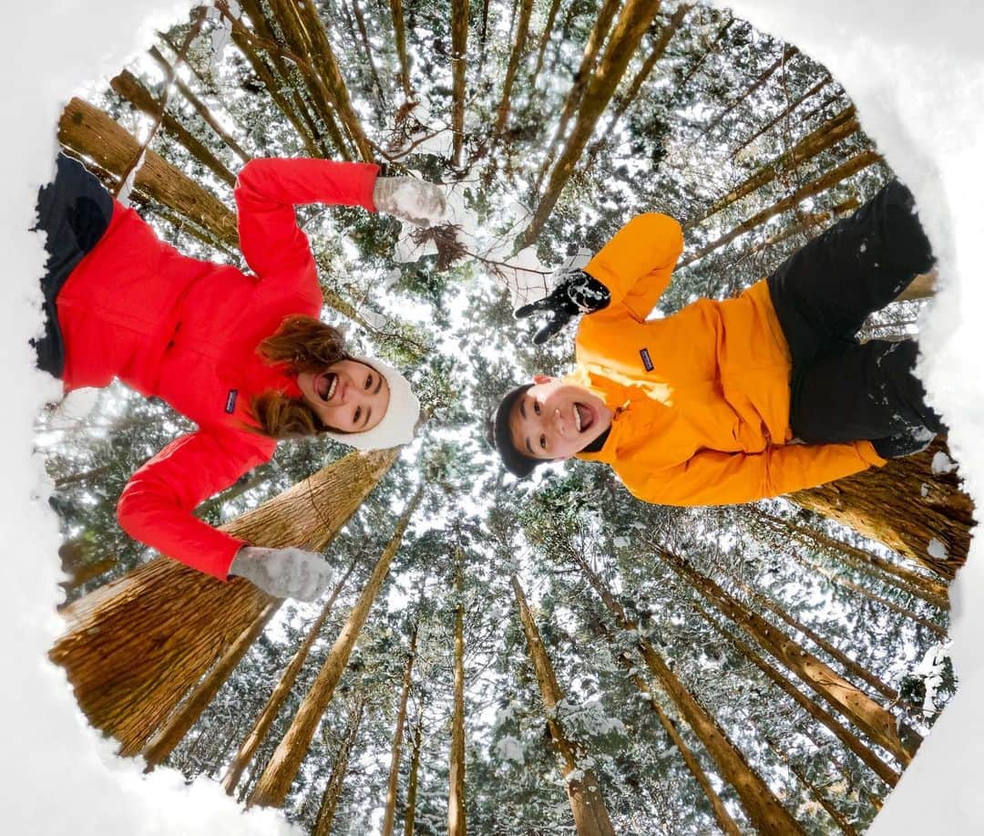 GoProさんのインスタグラム写真 - (GoProInstagram)「#GoPro 見つけた！ 雪化粧をした木々に囲まれながらGoProならではの一枚を雪の中から #GoProファミリー @yoshitech3 + @maikohaann が撮影。 📷 #GoProHERO9 Black  #GoPro #GoProJP #GoProのある生活 #カップル #トレッキング #雪化粧 #愛地 #設楽町 #雪遊び」1月26日 17時24分 - goprojp