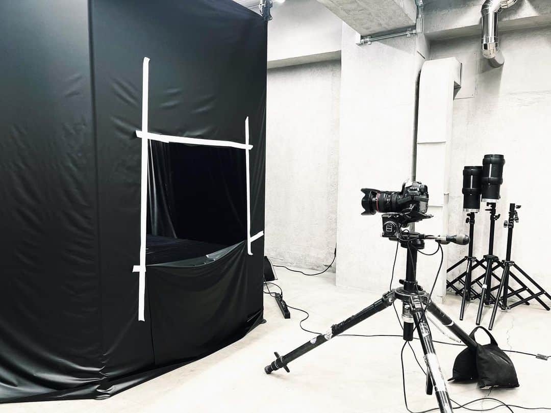 椎木俊介のインスタグラム：「shooting #azumamakoto #makotoazuma #amkk #amkkproject #shiinokishunsuke #flowers #flowerart #東信花樹研究所 #東信」