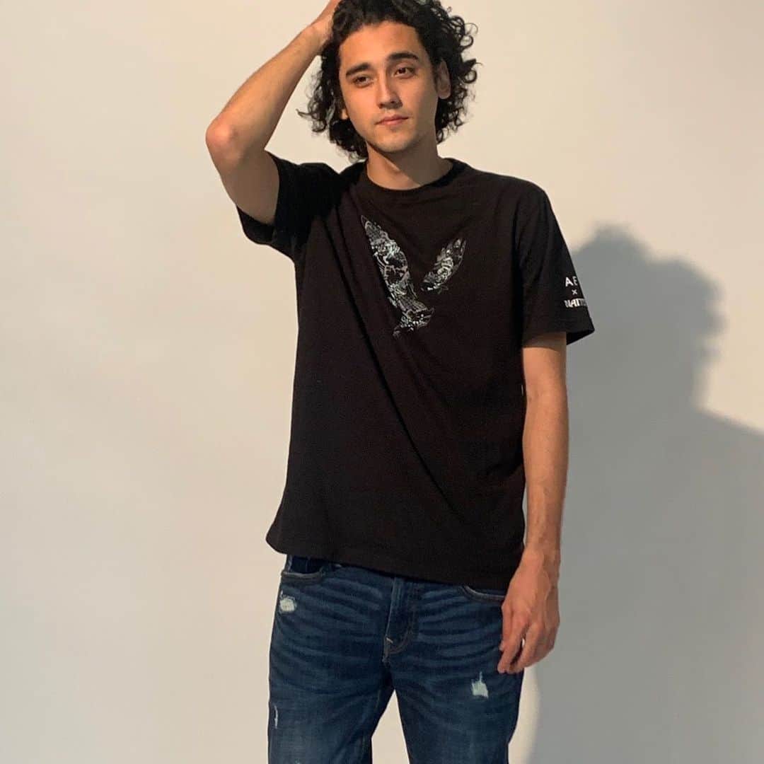 アメリカンイーグルのインスタグラム：「AE X Naito コレクションでは、鮮やかなカラーと幻想的なグラフィックが無限の可能性を表現！   @yuya_shibusawa 着用アイテム：AE X Naito フリースグラフィックTシャツ, AirFlex＋SLIMジーンズ   公式オンラインストアをチェック⇒ www.aeo.jp   公式LINEをフォローしてスペシャルオファーなど様々な情報をゲットしましょう！☺   #AExME #AEJeans #AE #americaneaglejp #アメリカンイーグル #AExNAITO」