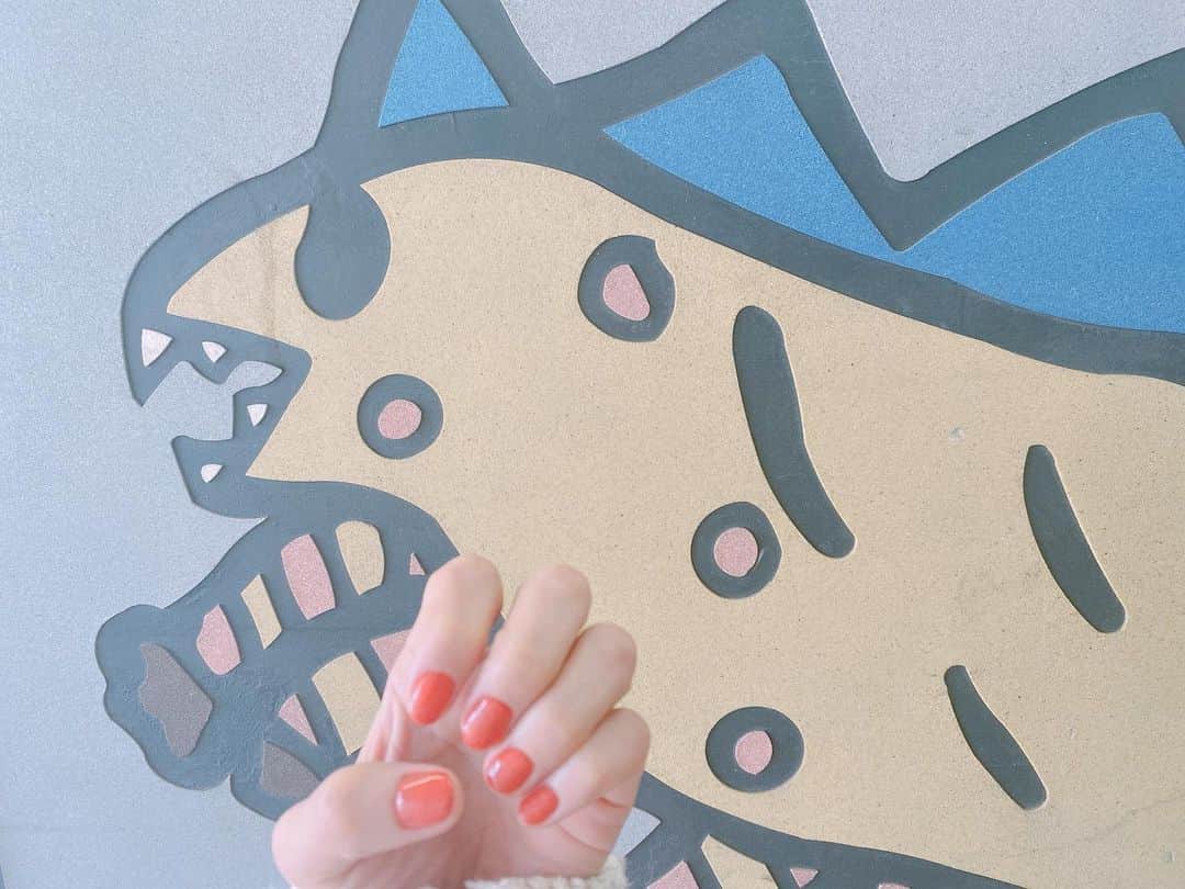 菅長愛子のインスタグラム：「💅🍊🧡 #ネイル  #シンプルネイル  けっこう前のネイル🍊 オレンジでもなく、赤でもなく、 テラコッタでもなく、、それっぽい色です。  短い爪に濃いめの色かわいいですよね。  #newnails  #女子力  #モチベーション #美爪 #ネイルサロン #おしゃれさんと繋がりたい」