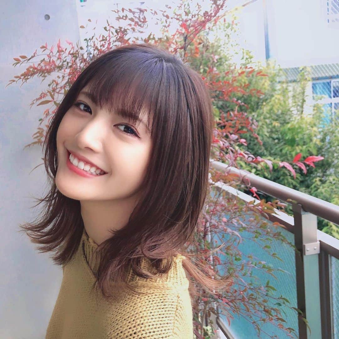 美沙玲奈のインスタグラム：「✄✄✄ 👻👻👻@hrk_bigforest  髪の毛スッキリ〜🙌💓 ウルフ感がサイコー！！！ 今回カラーは何もしてない🐾  #美容室 #表参道 #カット #ウルフカット #ミディアム #外ハネ」
