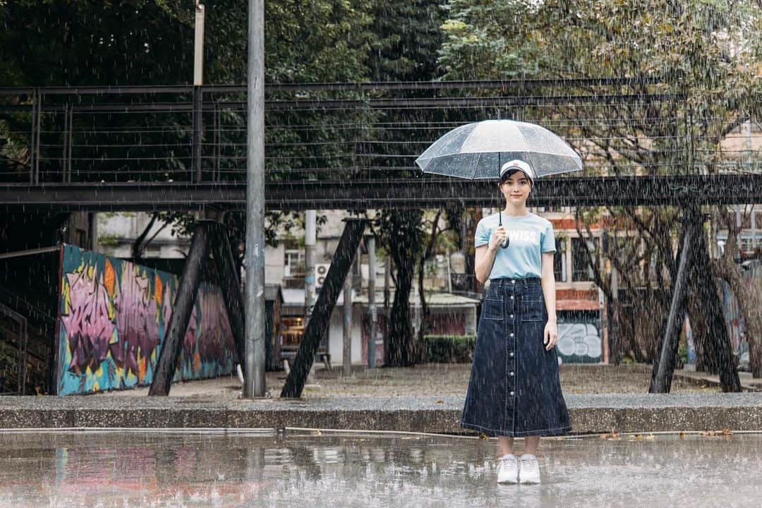 黑嘉嘉（ヘイ・ジャアジャア）さんのインスタグラム写真 - (黑嘉嘉（ヘイ・ジャアジャア）Instagram)「休閒運動風也可以很時尚❤️ 這雙鞋真的超級防水，以後再也沒有因為下雨不去運動的理由了😂 @kswiss_taiwan」1月26日 17時42分 - jiajia94526