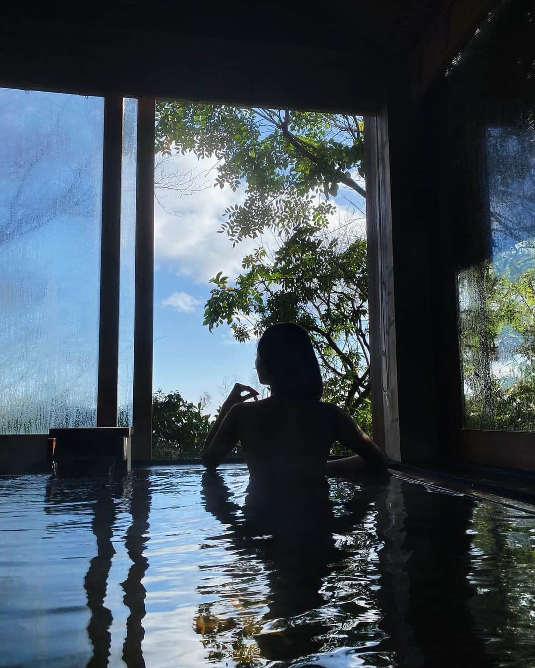 島袋聖南さんのインスタグラム写真 - (島袋聖南Instagram)「落ち着いたら温泉でも行きたいなー ふぅ〜 たまには弱音吐きたいよね😔」1月26日 17時46分 - seina4444
