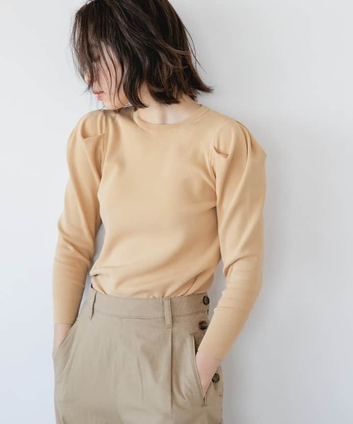 黒澤かなえのインスタグラム：「@apartbylowrys 🤍 新作続々入荷中です  #新作#ファッション#fashion#woman #apartbylowrys#アダストリア#adastria」