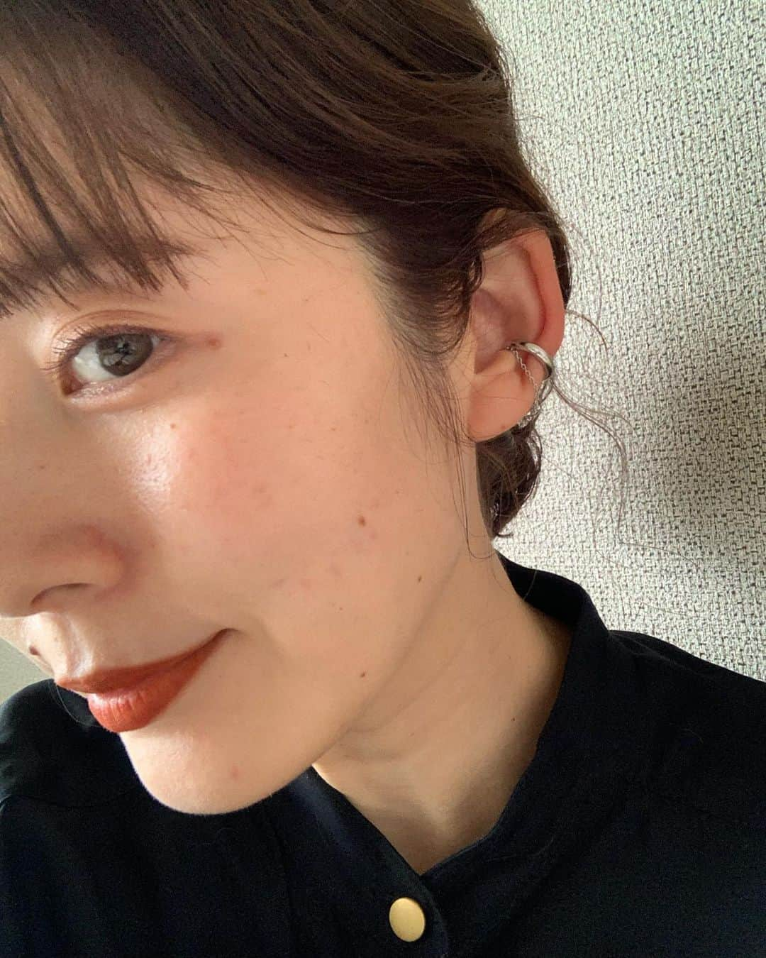 my9mj8さんのインスタグラム写真 - (my9mj8Instagram)「﻿ 　﻿ 鹿児島でやっと美容室行けた〜🦫﻿ ﻿ ﻿ やっぱり美容室行くと気分上がる💕﻿ ﻿ 美容師さんも同い年で話しやすくて、﻿ お店もゆったりしてて良かった🥺﻿ ﻿ でも、、、緊張してたのか今朝、悪夢見た💭笑﻿ ﻿ ﻿ 2枚目はtichecaのイヤカフ🌷﻿ 可愛い！耳たぶ薄い私でもしっかり止めれた👏﻿ ケーキもおいしかったしありがとう😭﻿ ﻿ ﻿ #鹿児島美容室#kagoshima﻿ #hair﻿」1月26日 17時47分 - my9mj8