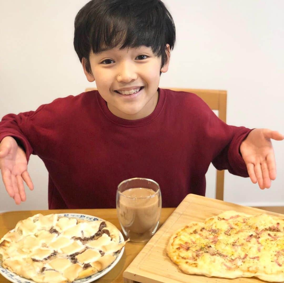 山口太幹さんのインスタグラム写真 - (山口太幹Instagram)「今日のおやつは、マシュマロピザ🍕  マシュマロがすごく美味しかった😋💕  今回はお母さんが作ってくれたから、次は自分で作ろっかな〜✨  #山口太幹 #宮崎出身 #小学生男子 #子役 #俳優 #朝ドラ子役 #モデル #海汐プロダクション所属 #アービング所属 #おやつ #ピザ #マシュマロピザ #美味しい #手作り #手作りピザ #料理」1月26日 17時47分 - taiki_umipro