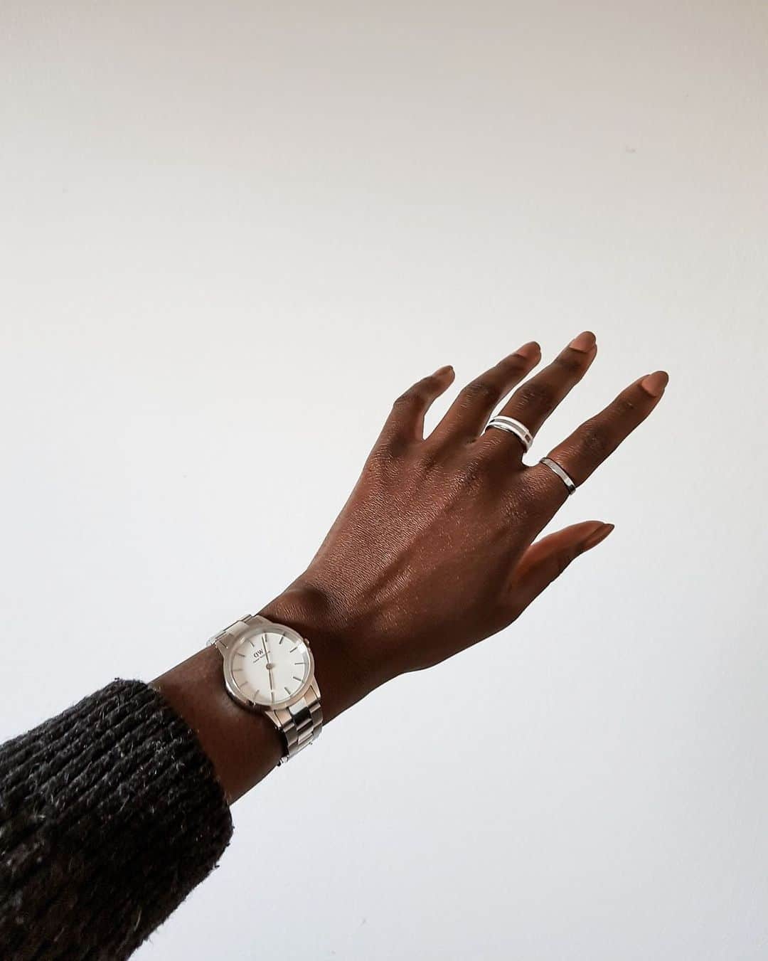 ダニエルウェリントンさんのインスタグラム写真 - (ダニエルウェリントンInstagram)「A timeless trio! Stacking in style with our Iconic Link and Classic Rings in silver. (Photo via @basicstouch) #DanielWellington #DWcompletethelook」1月26日 17時48分 - danielwellington