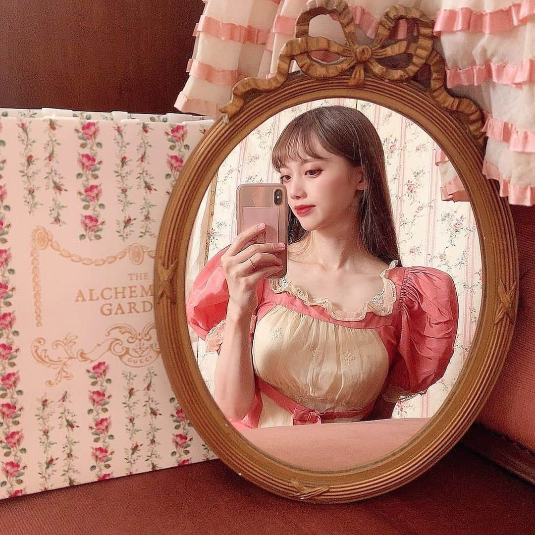 酒元麻衣（まいへー）のインスタグラム：「1930s dress🩰♡ 久しぶりにコレクションが増えました♡ 最近30年代のかわいいドレスになかなか出会えないから嬉しい…🎀 . . #1930sfashion#1930sdress#vintageclothing#vintagefashion」