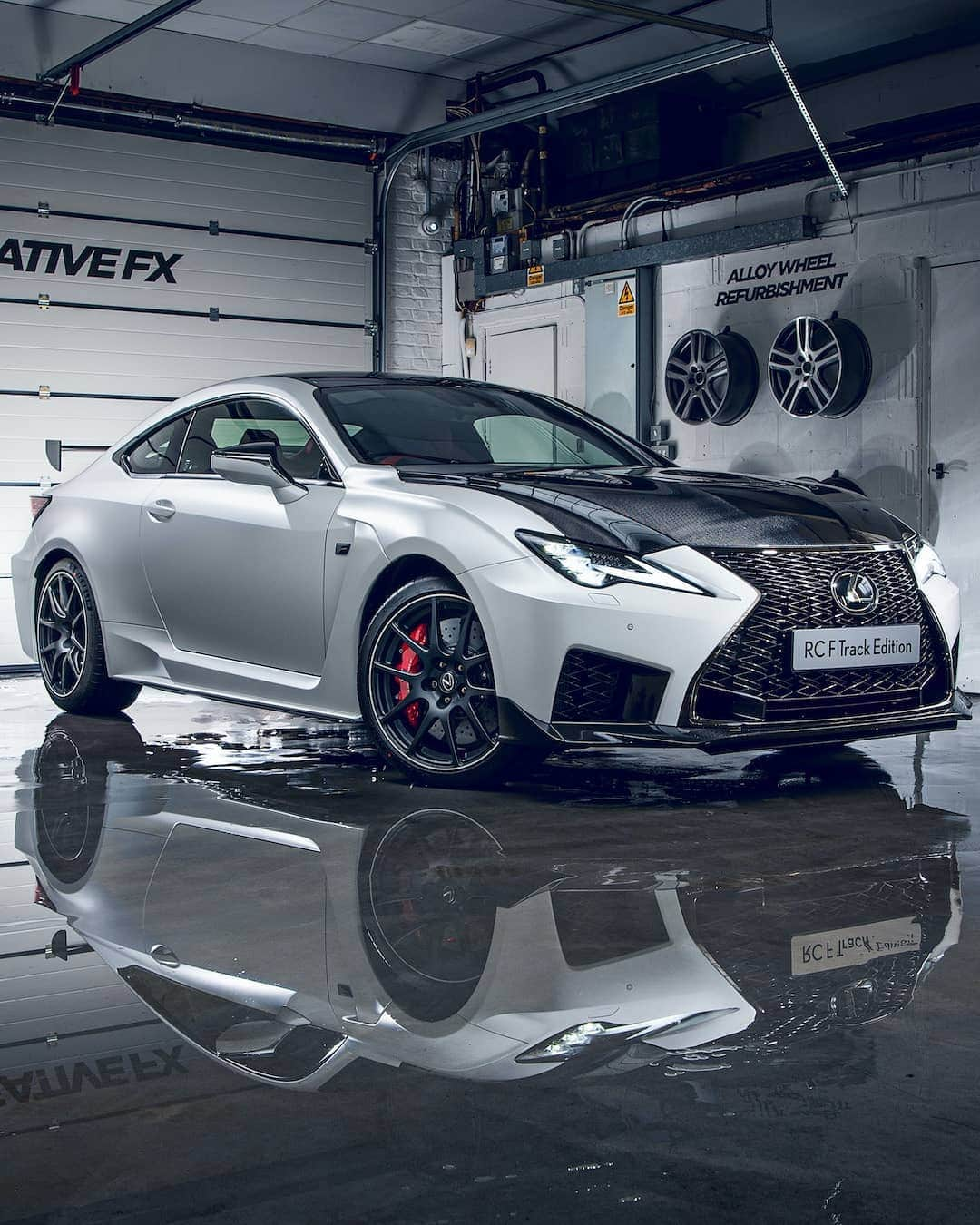 Lexus UKさんのインスタグラム写真 - (Lexus UKInstagram)「Featuring a distinctive satin paint finish inspired by fine Japanese porcelain, there's only one #LexusRCF Track Edition 'Hakuji' in the UK, and it's for sale. Tempted?  Click the link in our bio to learn more.  Photo credit: @Jayson.Fong  #Design #CarDesign #LexusPerformance #Automotive #Lexus #LexusF #CarsofInstagram #Performance」1月26日 18時02分 - lexusuk