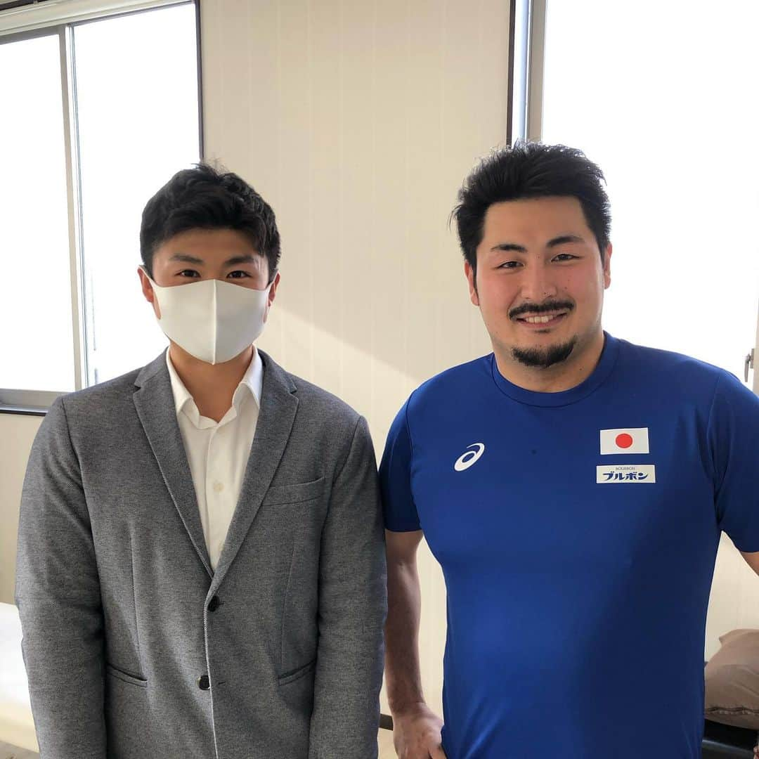 大角怜司さんのインスタグラム写真 - (大角怜司Instagram)「水球！志水選手🤽‍♂️  先日、セルビアのプロチーム「レッドスター」へのレンタル移籍を決めた志水選手！！  僕も一部同じトレーニングをさせていただきましたが、、、汗  プレーはもちろん、恩返しの心と向上心を持ち続ける姿勢が本当にかっこいいです！！！  セルビアでの更なる活躍を応援しています📣  #水球 #waterpolo  #志水祐介　選手 #セルビア #レッドスター  #東京五輪 #新潟#柏崎市 #ブルボンkz #ux#新潟テレビ21 #スーパーjにいがた  #ガッツリート #アナウンサー」1月26日 18時02分 - ux_ogaku.reiji