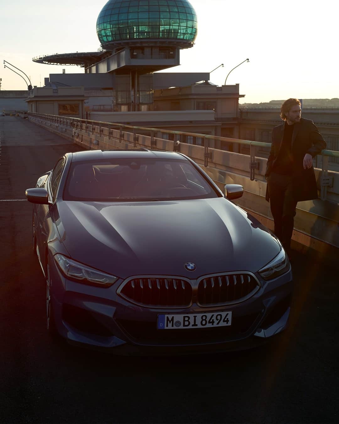 BMWのインスタグラム：「Earth calling #THE8. Have you left the station? The BMW 8 Series Coupé. #BMW #8Series  __ BMW M850i xDrive Coupé: Fuel consumption weighted combined in l/100km: 10.0–9.9 (NEDC); 10.8–10.7 (WLTP), CO2 emissions weighted combined in g/km: 227–224 (NEDC); 247–244 (WLTP). Further information: www.bmw.com/disclaimer.   530 hp, 390 kW, 750 Nm, Acceleration (0-100 km/h): 3.7 s, Top speed (limited): 250 km/h.」