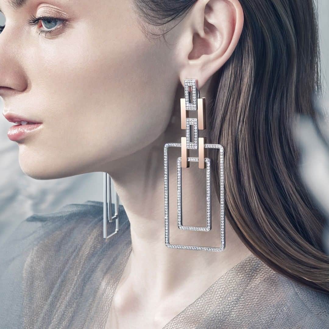 TASAKIさんのインスタグラム写真 - (TASAKIInstagram)「The ‘Linkage’ earring design was inspired by the pearl oysters that are carefully nurtured in a grid-like cage. Entrancing diamonds infuse this dynamic form with a delicate beauty. #TASAKI #TASAKIAtelier #Linkage #TASAKIdiamond #diamond #SAKURAGOLD #earrings」1月26日 18時00分 - tasaki_intl