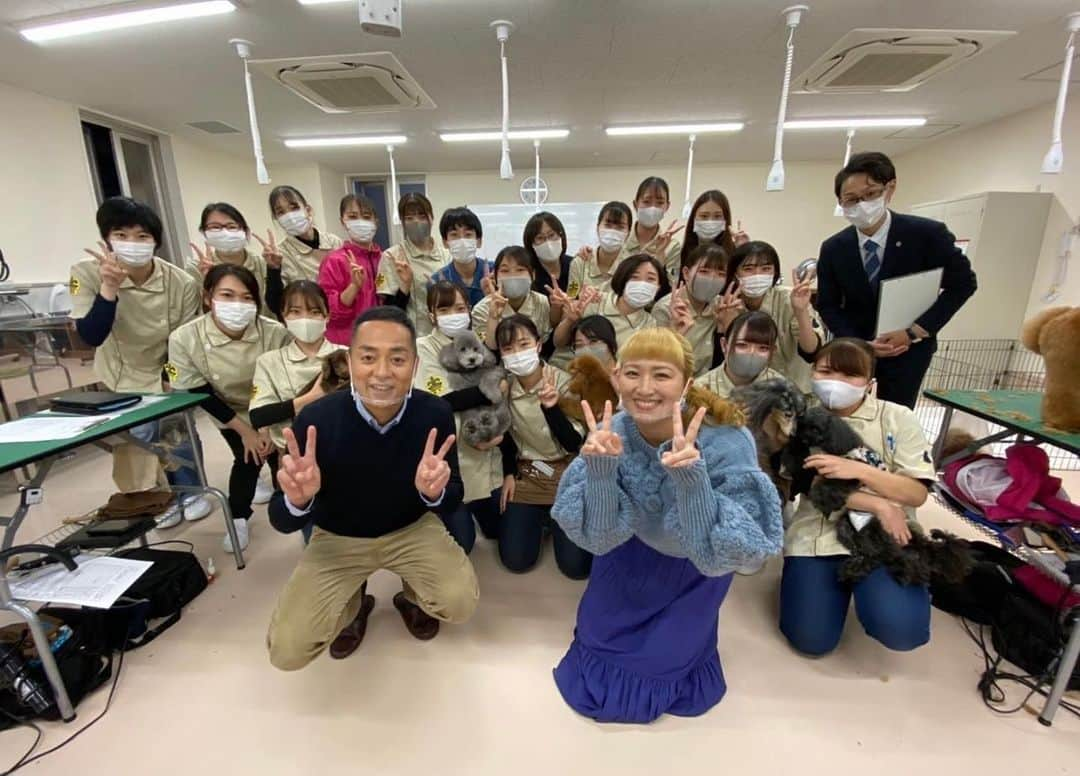 丸山桂里奈さんのインスタグラム写真 - (丸山桂里奈Instagram)「今日はなでスタの放送日でした📺静岡の皆様、ありがとうございました😊 そして👩🏼中央動物総合専門学校のみなさまありがとうございました㊗️ 私が若かりし頃なら絶対入学していました。とにかく動物たちと全力で向き合う姿や、目標、夢が明確で生徒さんたちが素晴らしかったです👏👏👏 みなさんの夢が叶いますようにと願っています❗️❗️❗️ 動物たちのみなさま、ありがとうございました🐶🐰🦁🐸🐣🐺🐛🐗🐻‍❄️🐷🐼🐭🐹🐱🐨🙊🐤🦉🐌🪲🐝  #火曜日 #なでスタ #秋元アナウンサー #中央動物総合専門学校 #お世話になりました #最高の時間になりました #人間は動物たちに支えられています #そして前世は逆だったかもしれません #感謝の気持ちを込めて #いい意味で #インスタバエ」1月26日 18時04分 - karinamaruyama