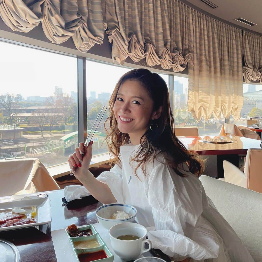 平井喜美のインスタグラム：「🥩焼肉ランチ﻿ ﻿ お肉はもちろんだけど、キムチとサラダの味が好きすぎるお店🥗﻿ ﻿ ﻿ #叙々苑　#遊玄亭  #焼肉 #焼肉ランチ #ランチ」