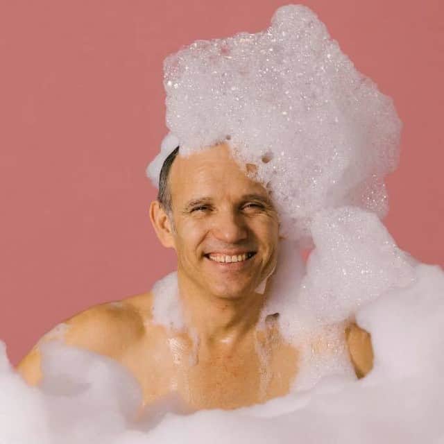 ラッシュジャパンさんのインスタグラム写真 - (ラッシュジャパンInstagram)「今日は月に一度の風呂の日。お風呂では、気分を落ち着かせるだけじゃなくて、気持ちを解放することもできる。真剣に一生懸命がんばるのと同じくらい大事な、「はしゃぐ」時間を忘れずに🛁  #風呂の日 #LushBath #泡風呂 #お風呂美容 #バブルバー #入浴剤」1月26日 18時11分 - lushjapan