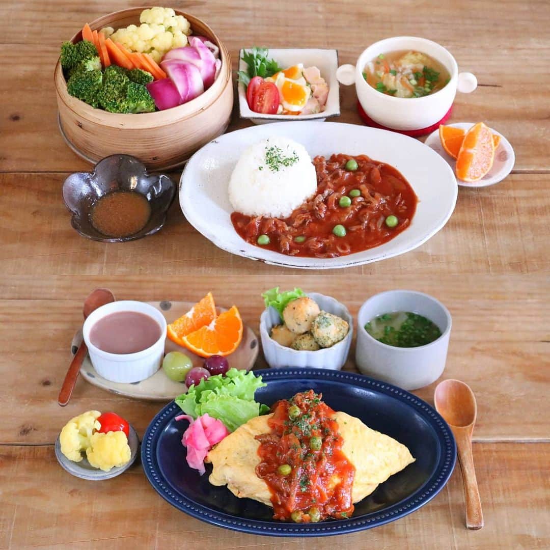 yunaさんのインスタグラム写真 - (yunaInstagram)「♩ #レシピあり #まとめて投稿 #ひとりごはん . . 🍚トマトジュースで簡単ハヤシライス(レシピ↓) 温野菜 ハムとたまごのサラダ 白菜と人参のスープ みかん🍊 . . 🍚オムハヤシ お味噌汁 カリフラワーのピクルス 魚のすり身フライ チョコプリン&フルーツ🍇 . . . ルゥなしで作る 簡単ハヤシライスレシピです↓ . . よかったら参考にしてください😊 . . . 🍳【トマトジュースで簡単ハヤシライス】  🥕材料 牛肉の小間切れ　２００ｇ 玉ねぎ　1個 〇無添加トマトジュース　５００ｍｌ 〇赤ワイン　５０ｍｌ 〇ケチャップ　大さじ２ 〇ウスターソース　大さじ２ 〇顆粒コンソメ　大さじ１ 〇砂糖　大さじ1/2 バター　大さじ１ サラダ油　大さじ１ 薄力粉　大さじ２ 塩コショウ　少々 茹でグリーンピース　適量 白ご飯　適量  🥕つくりかた ①玉ねぎは薄切りにして耐熱ボウルに入れ、ふんわりとラップをする。レンジ６００ｗで3分ほど加熱する。牛肉は塩コショウをまぶしておく。 ②鍋を熱してサラダ油を入れて牛肉を炒める。 ③肉の色が変わってきたら玉ねぎを入れて炒める。 ④バターを入れ、溶けたら薄力粉を入れて粉っぽさが無くなるまで炒める。 ⑤④に〇を入れる。沸騰したら中火で７分ほど煮込む。味を整えたら出来上がりです♪ご飯にかけて、お好みで茹でグリーンピースを入れてくださいね。 . . #yunaご飯#igersjq#今日のごはん#食卓#yummy#お家ごはん#foodstagram#lin_stagrammer#delistagrammer#Japanesefood#デリスタグラマー#クッキングラム#クッキングラムアンバサダー#タベリー#フーディーテーブル#てづくりごはん365#おうちごはん#おうちごはんlover#Japan#マカロニメイト#夜ごはん#晩ごはん#小石原焼#翁明窯元#レシピ」1月26日 18時25分 - yuna921