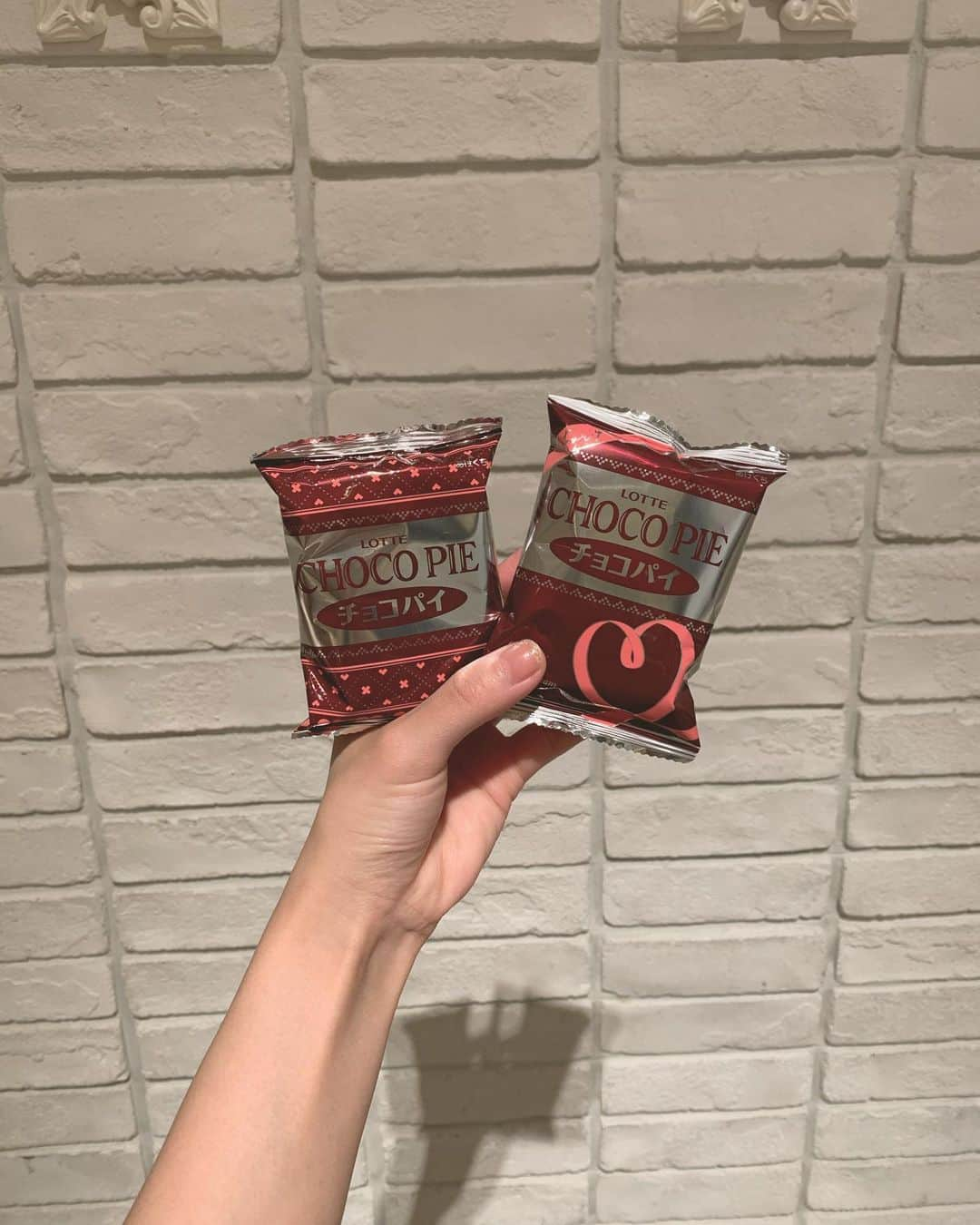 斉藤真木子さんのインスタグラム写真 - (斉藤真木子Instagram)「choco pie 🧠  凍らせたら食べやすいし美味しいって 誰かから聞いて､それからずっとそうしてる☺︎  #ロッテ#チョコパイ#チョコパイアレンジ#チョコパイケーキ」1月26日 18時30分 - saitomakiko628