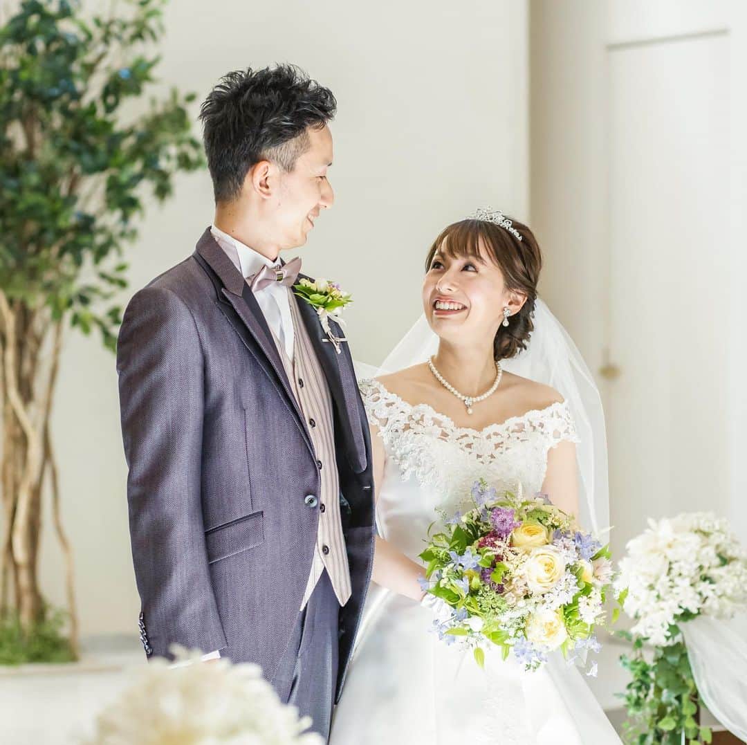 ドレスショップ ラヴォーガさんのインスタグラム写真 - (ドレスショップ ラヴォーガInstagram)「素敵な雰囲気の おふたりの幸せな瞬間を…  * * * 🍀ドレスショップ　ラヴォーガ🍀 @wedding_la_voga * * * あなたのお気に入りの１着を 一緒に見つけませんか？ * ご自分だけの特別なオーダードレス・・・ ファーストドレスで 大切な１日をさらに特別な、嬉しい１日に♡ * 👗ファーストドレスってなに？ 📷フォトウェディングについて知りたい✨ ┈┈┈┈┈┈┈┈┈┈┈┈┈┈┈┈┈┈┈ ☆+:;;;;;;:+☆+:;;;;;;:+☆+:;;;;;;:+☆+:;;;;;;:+☆ あなたのお気に入りの1着が見つかる♪ LA VOGAのショップサイトへは プロフィールから♡→ @wedding_la_voga ☆+:;;;;;;:+☆+:;;;;;;:+☆+:;;;;;;:+☆+:;;;;;;:+☆ ┈┈┈┈┈┈┈┈┈┈┈┈┈┈┈┈┈┈┈ ⭐️@wedding_la_voga ドレス選びでお困りの際にはご相談ください❤️ * ＊あなたのご希望にぴったりのウェディングドレス👰 ＊テーマに合わせたカラードレス👗 ＊彼もおしゃれにタキシード✨ ＊特別感いっぱいの和装👘 ＊ブーケや髪型などコーディネートのご相談も💐 * ＊数多くのドレスの中から 　納得できるドレス選びができる・・・ 　チャペルで撮影できるフォトウェディングもご提案！ * ＊お得な特典やキャンペーンもございます🎁 ┈┈┈┈┈┈┈┈┈┈┈┈┈┈┈┈┈┈┈ 『こんなドレスが着たい！』 『なかなかぴったりのドレスが見つからない😢』 『自分にどんなドレスが似合うのかわからない😣』 .etc….  * ぜひお悩みをお聞かせください！ 熱い想いを持ったコーディネーターが ご希望にお応えします❗️ * 皆さまの結婚式が 大切な、特別な1日になりますように お手伝いさせていただきます✨ * ドレスショップ ラヴォーガ * ┈┈┈┈┈┈┈┈┈┈┈┈┈┈┈┈┈┈┈ #花嫁 #プレ花嫁  #東海花嫁  #名古屋花嫁 #名古屋プレ花嫁 #結婚式 #結婚式準備  #結婚式コーデ  #全国のプレ花嫁と繋がりたい  #日本中のプレ花嫁さんと繋がりたい  #プラコレ #ウェディングドレス #オーダードレス #ロケーションフォト #海外挙式 #ドレス選び #フォトウェディング #ウェディングフォト #前撮り #2021春婚#2021夏婚 #2021秋婚#2021冬婚 #ナイトウェディング #イエローカラードレス  #カラードレス  #クラシカルドレス #カットワークレース #クラシカルウェディング」1月26日 18時44分 - wedding_la_voga